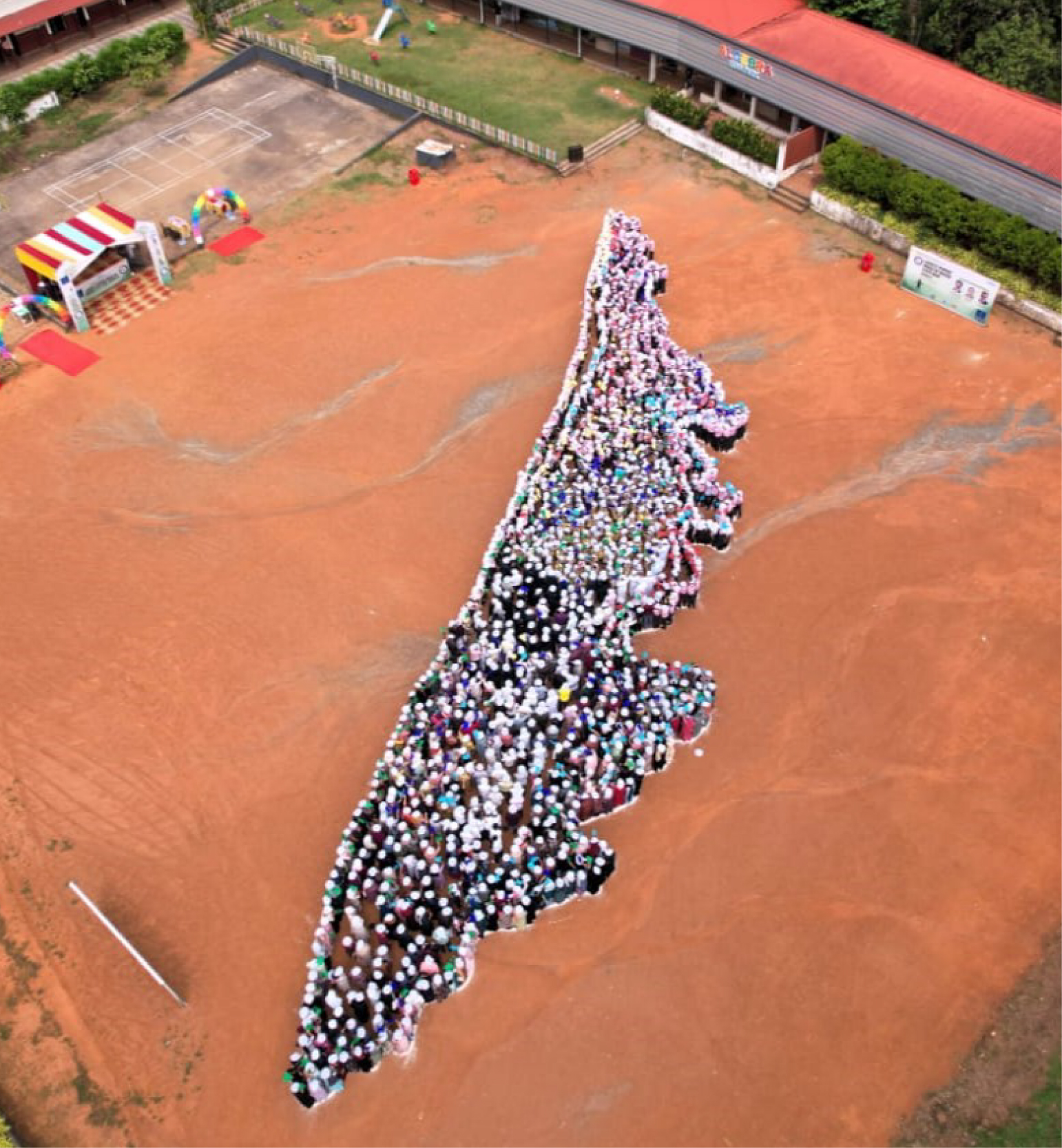 ALGEBRA GLOBAL SCHOOL, KOPPAM - LARGEST HUMAN IMAGE OF INDIAN STATE MAP